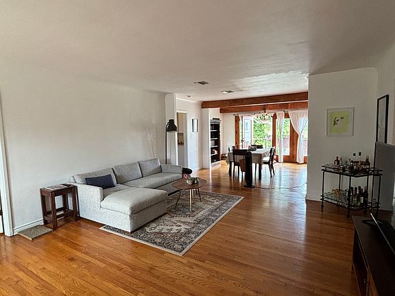 5th image of 621 Eucalyptus Dr