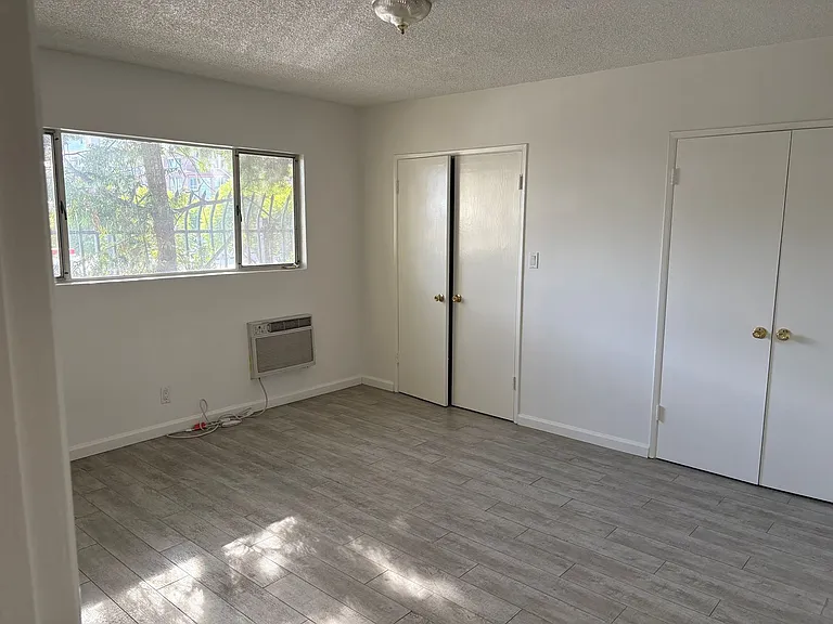 1520 N Hayworth Ave — Photo 21