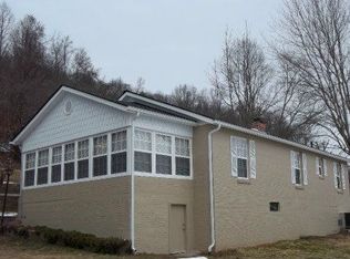 607 Hen Valley Rd, Oliver Springs, TN 37840