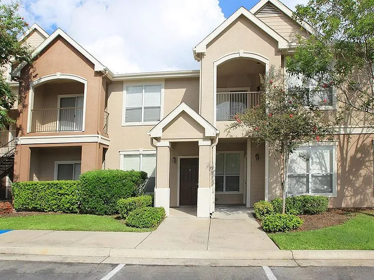 Las Palmas Apartments — Photo 21