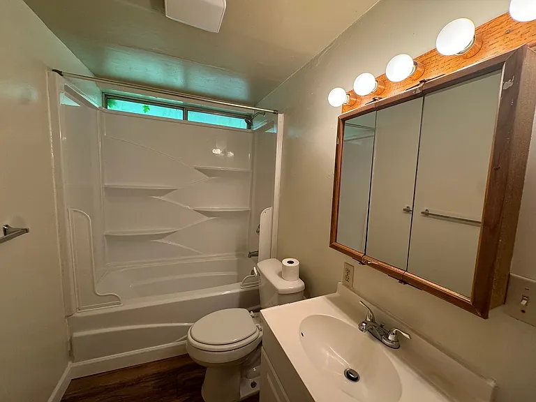 1043 W Nevada Ct — Photo 8