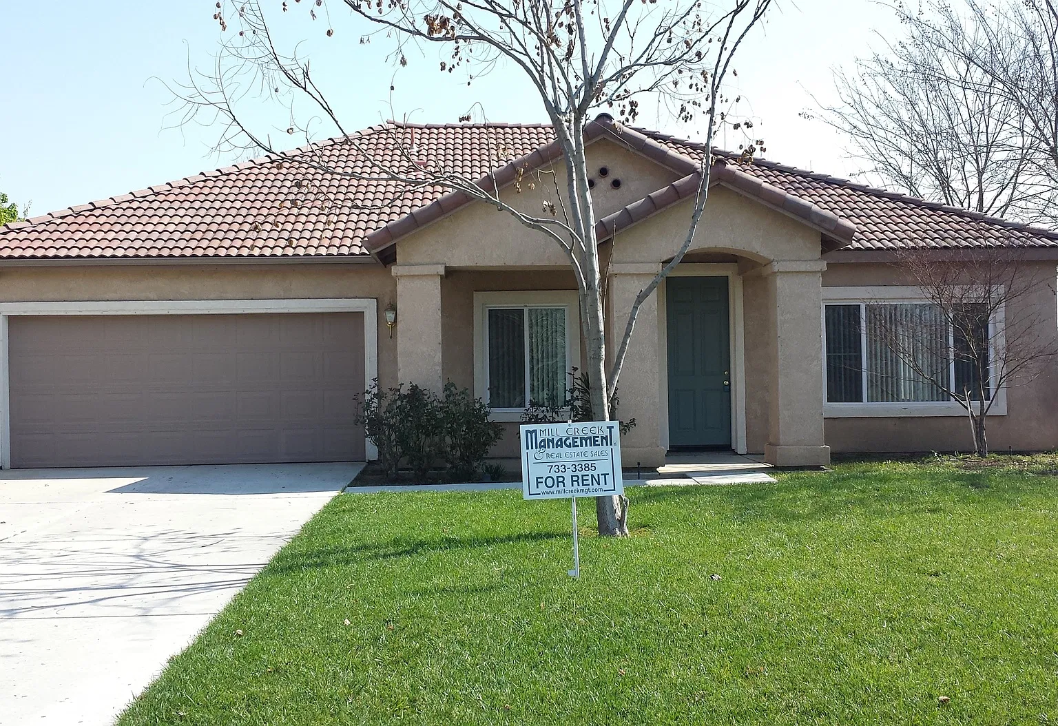 Beautiful Home Located NW Visalia, Quick Freeway Access — Photo 2
