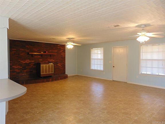 3rd image of 425 Ashley Road 421