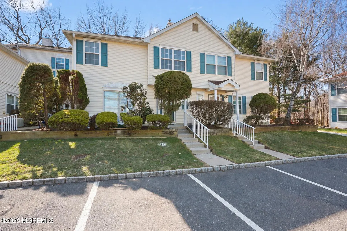 Photo 2 of 32 - 1115 Roseberry Ct - Morganville, NJ Building Photo - 1115 Roseberry Ct