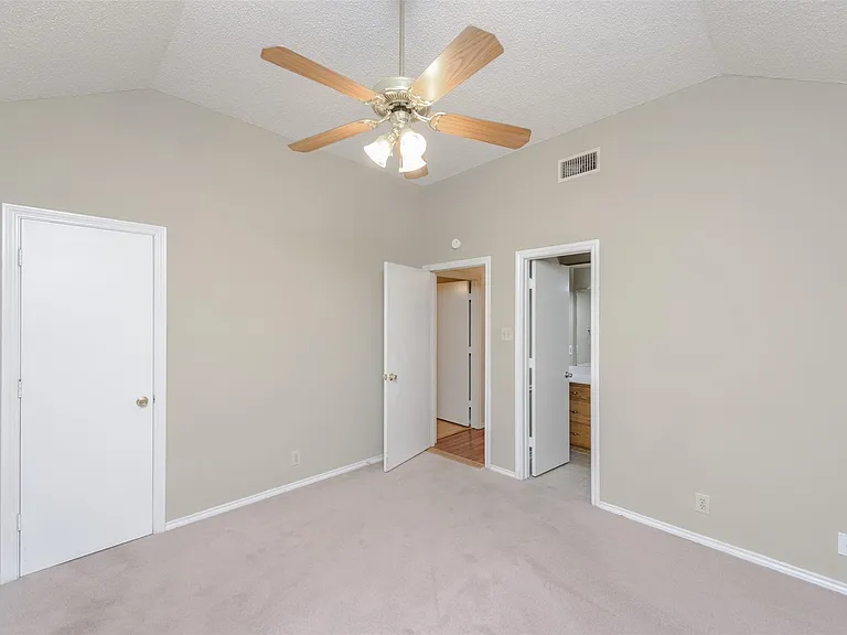 1902 Lee Dr — Photo 14