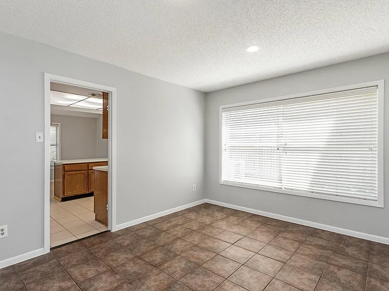 2015 Braesmeadow Ln — Photo 12