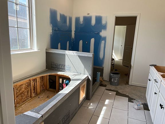 5th image of 65 Laurel Wood Ln