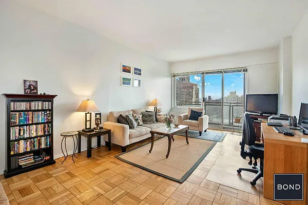 Rented by Bond New York | media 25