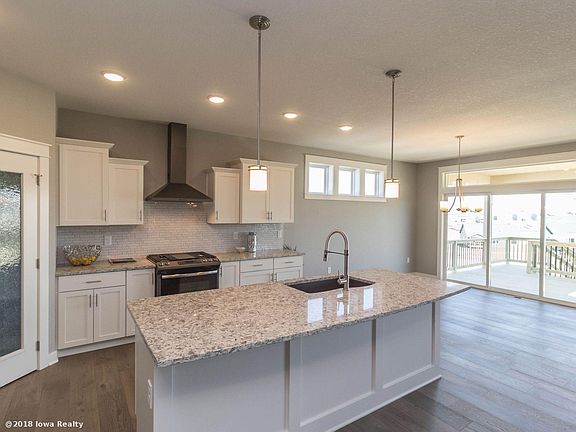 4th image of 145 SE Waddell Way