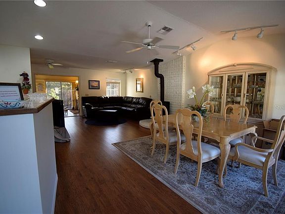 3rd image of 32424 Marchmont Cir