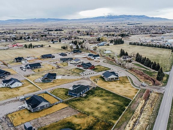 3rd image of 325 Silverwood Loop
