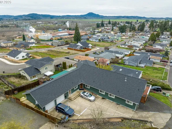805 Queens Ave, Creswell, OR 97426
