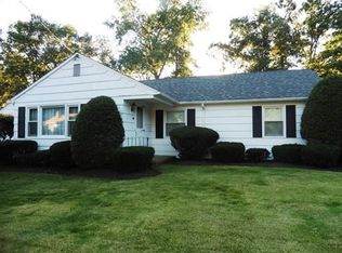 54 W Crystal Brook Dr, Springfield, MA 01118