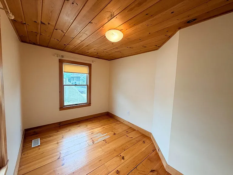 121 Old Schoolhouse Rd — Photo 11