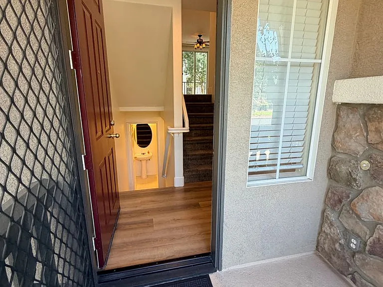 23 Tulare Dr — Photo 2