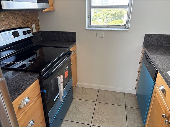 5th image of 1701 Washington St APT 604