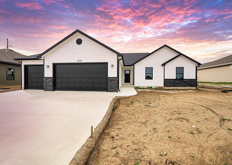 1st image of 2534 Rosebud Ln