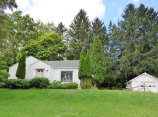 W2984 Krueger Rd, Lake Geneva, WI 53147
