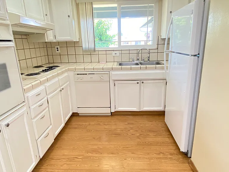 662 Catalina Dr — Photo 37