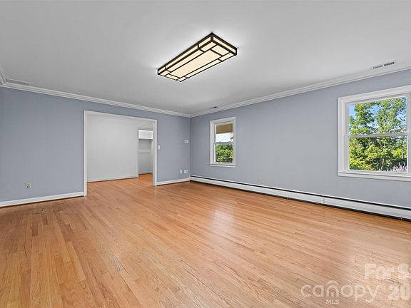 4th image of 21 Hamburg Dr