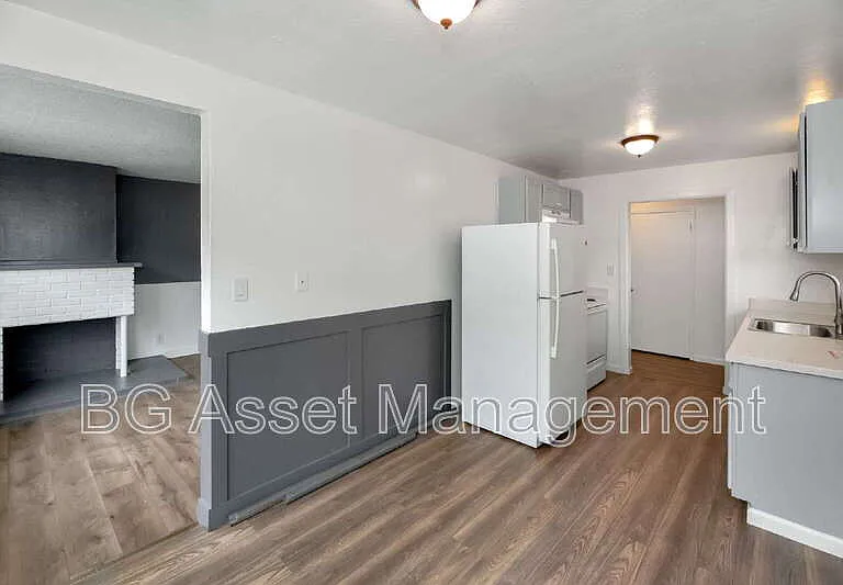 212 Westwood St — Photo 3