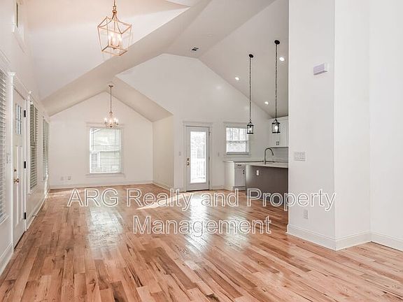 3rd image of 2215 Lang Dr SW