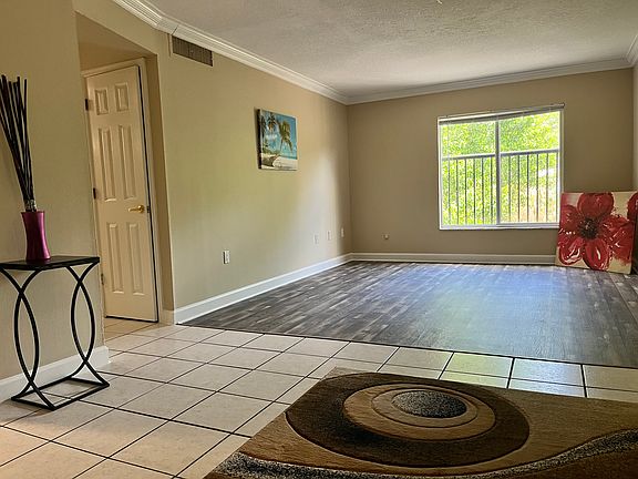 3rd image of 827 Lowell Blvd #25