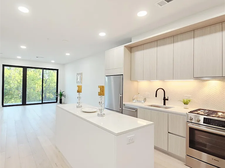 2209 S 1st St #323 — Photo 1