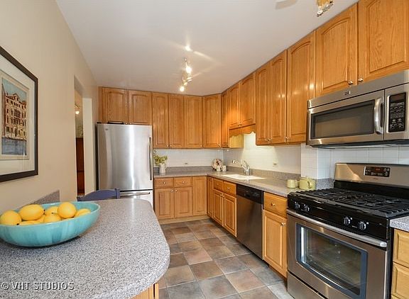 5th image of 4044 N Paulina St APT C