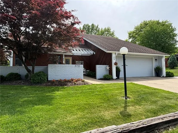 4710 Woodfield Dr, Saint Joseph, MO 64506
