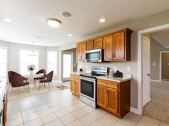 4th image of 976 Glenhurst Way