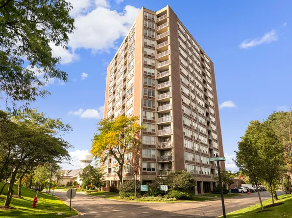3925 Triumvera Dr APT 12E, Glenview, IL 60025
