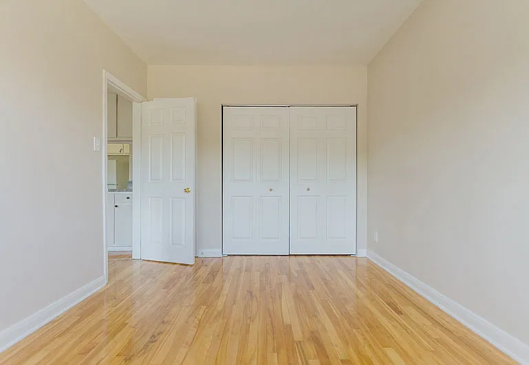 227 Notre Dame Ave — Photo 6