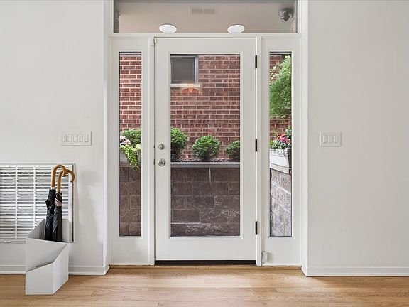 5th image of 1922 W Cortland St