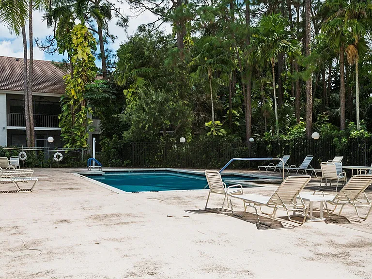 5750 Coach House Cir #G — Photo 19
