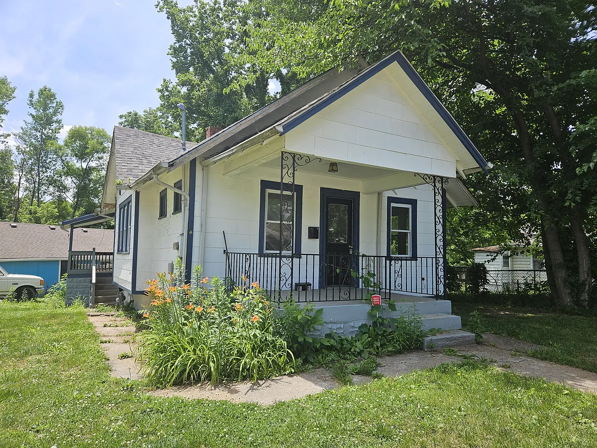 Building Photo - 9159 E Shope Ave