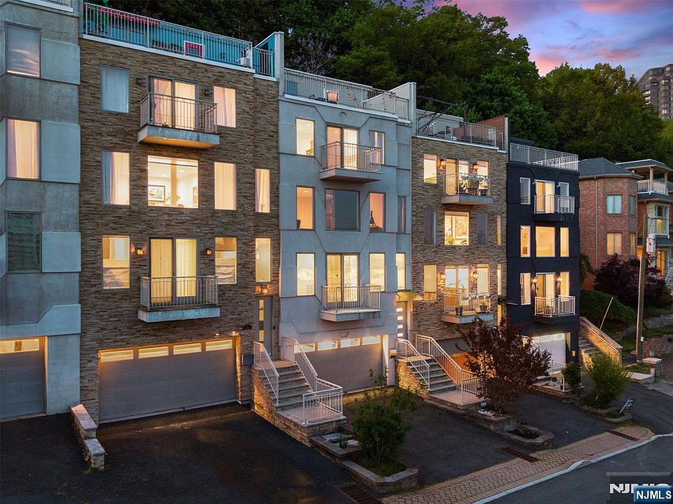 1st image of 7 Oakdene Ter #7