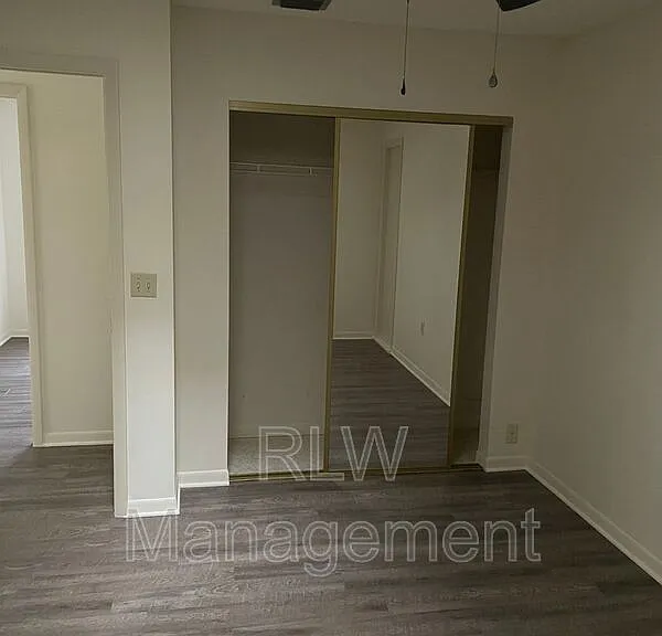 44 S Kentucky Ave — Photo 17
