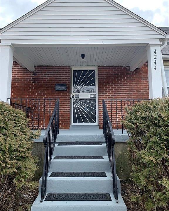 1st image of 4244 Larchmont Dr