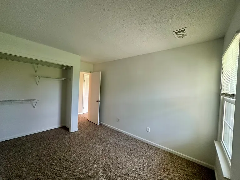 4044 Laurel Green Cir — Photo 12