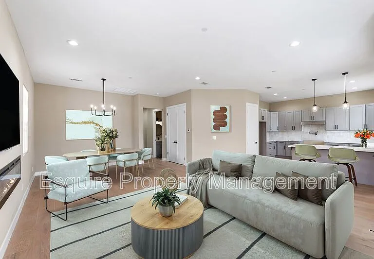 545 Carty Dr — Photo 4