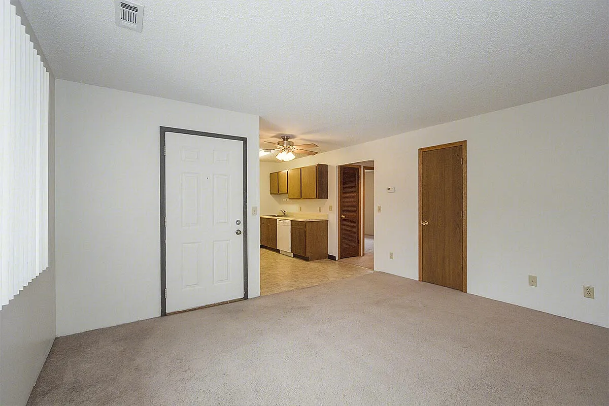 2 bed, 758 sqft, $789 — Photo 2