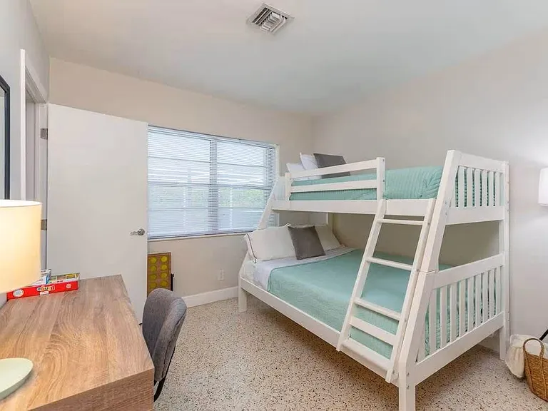 176 SE 27th Pl — Photo 15