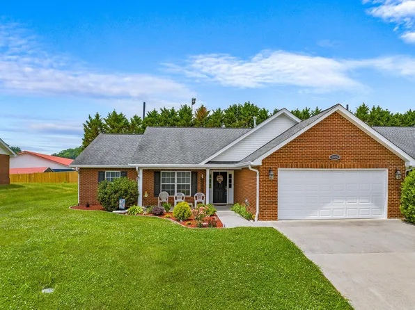 1046 Patriot Landing Dr, Dandridge, TN 37725