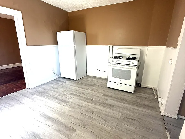 303 E Grove St #2 — Photo 3
