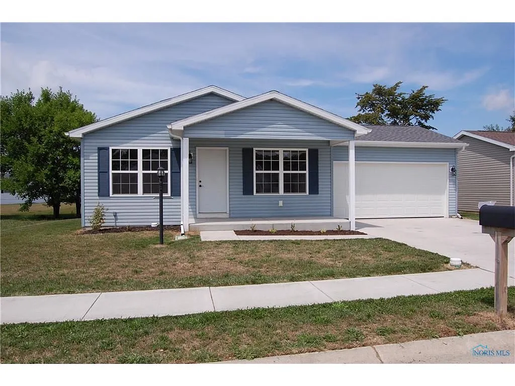 2101 Redbud Ln photo 1