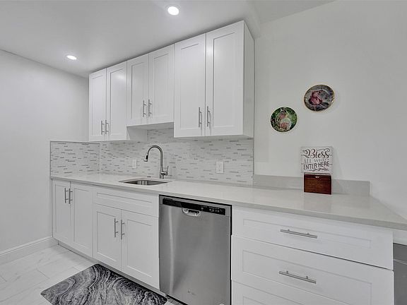 2nd image of 2401 Antigua Circle #E2