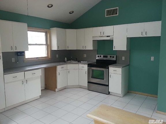 4th image of 17 Oakhurst St