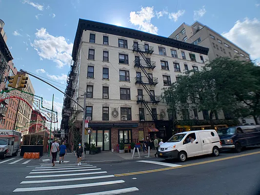 Rented by Salon Realty Corp | media 18