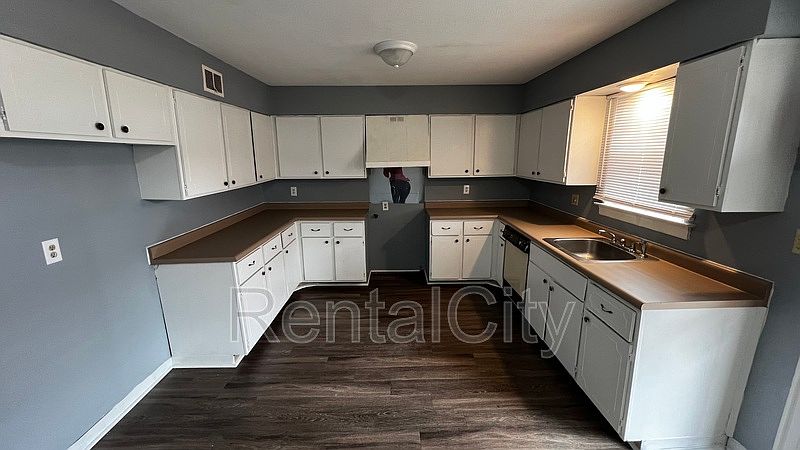 1st image of 3212 Colony Ln #2